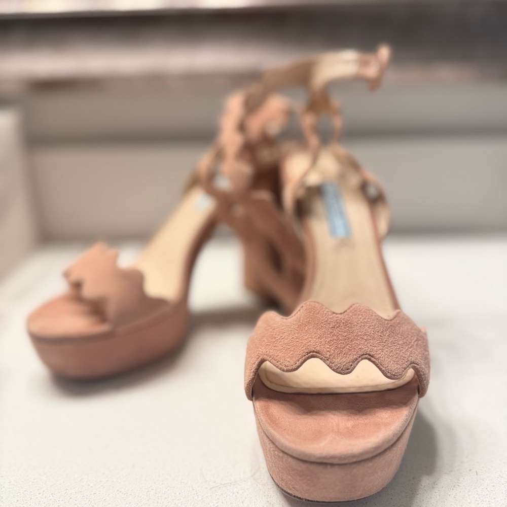 Never Worn Prada Women's  Pink Scalloped Platform Heels - Picture 6 of 7